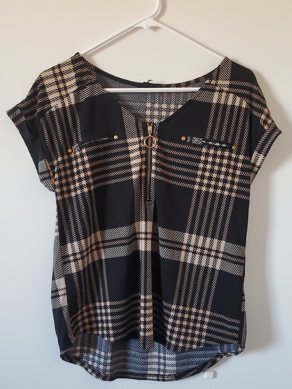 Flower& Feather Plaid Zip Front Short Sleeve Top in Black and Beige Womans Small